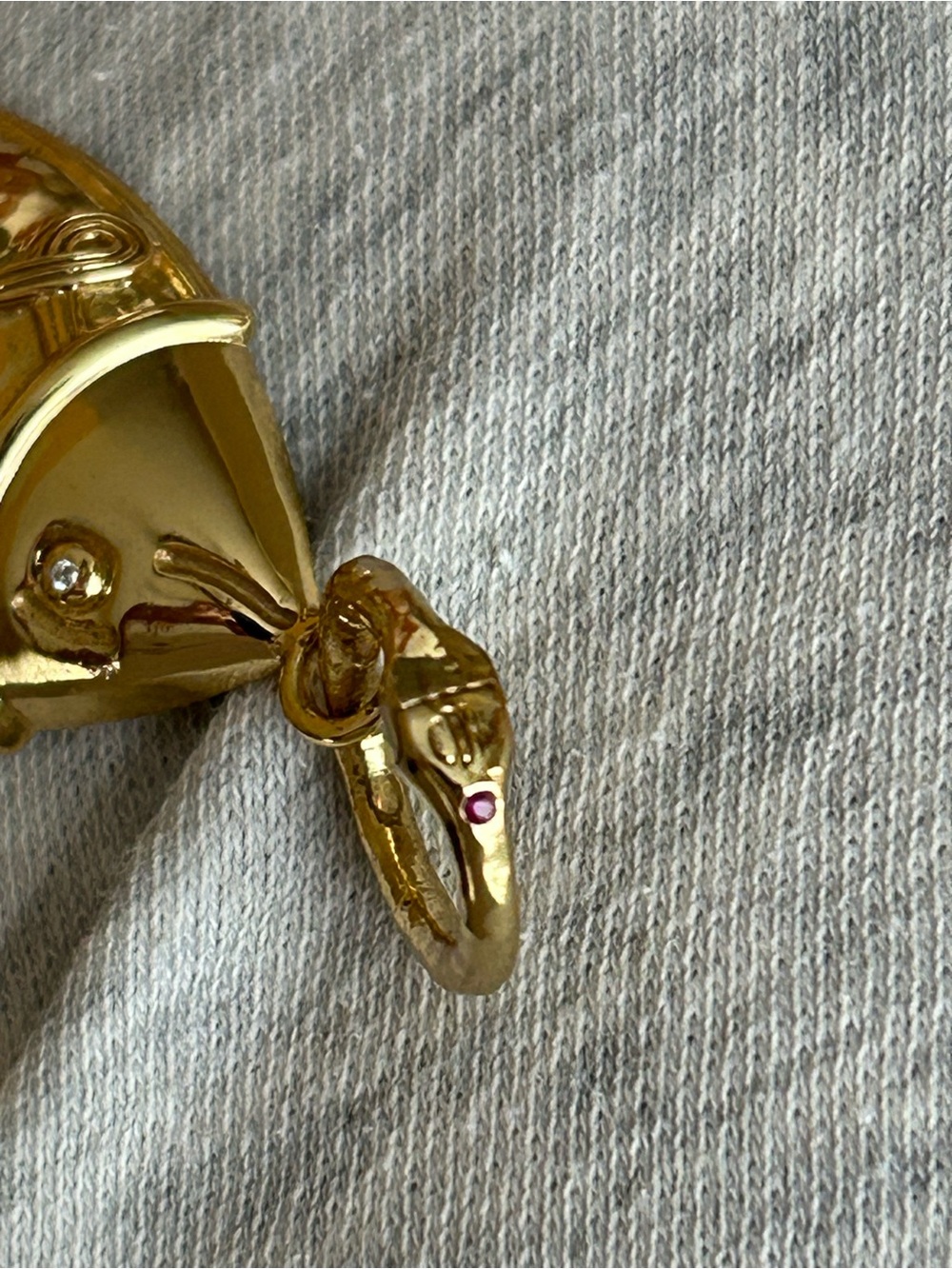 CAPUCINE DE WULF oversized fish charm 🐠 - Picture 3 of 5